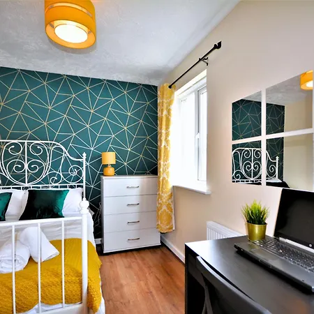 Manchester Townhouse By Bevolve - 4 Bedrooms - Free Parking Exterior photo